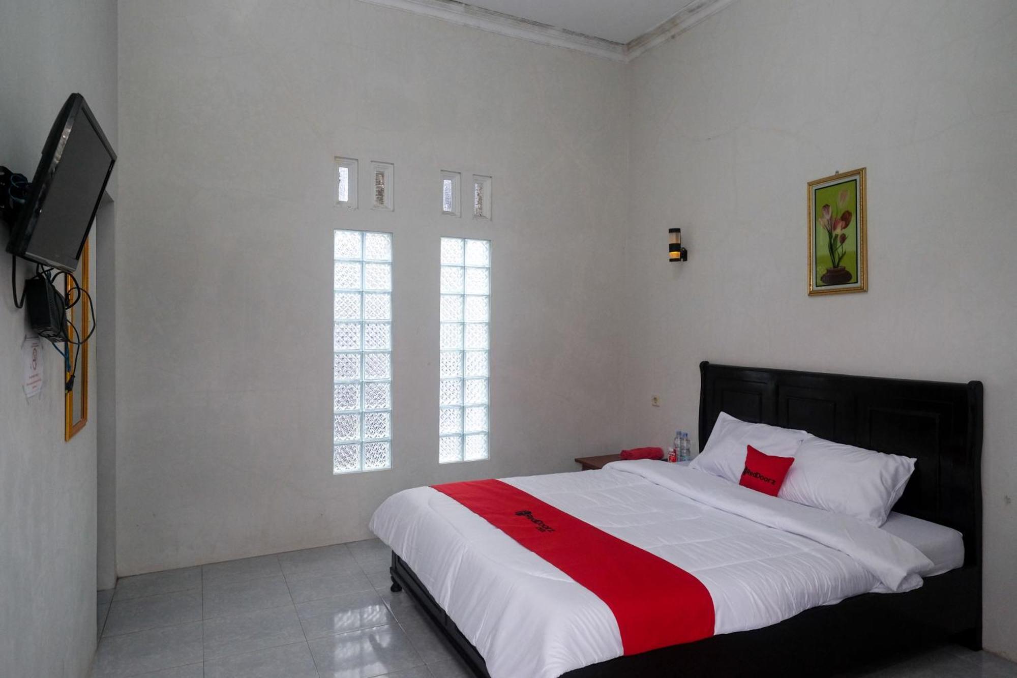Reddoorz At Jalan Dieng 3 Wonosobo Exterior photo