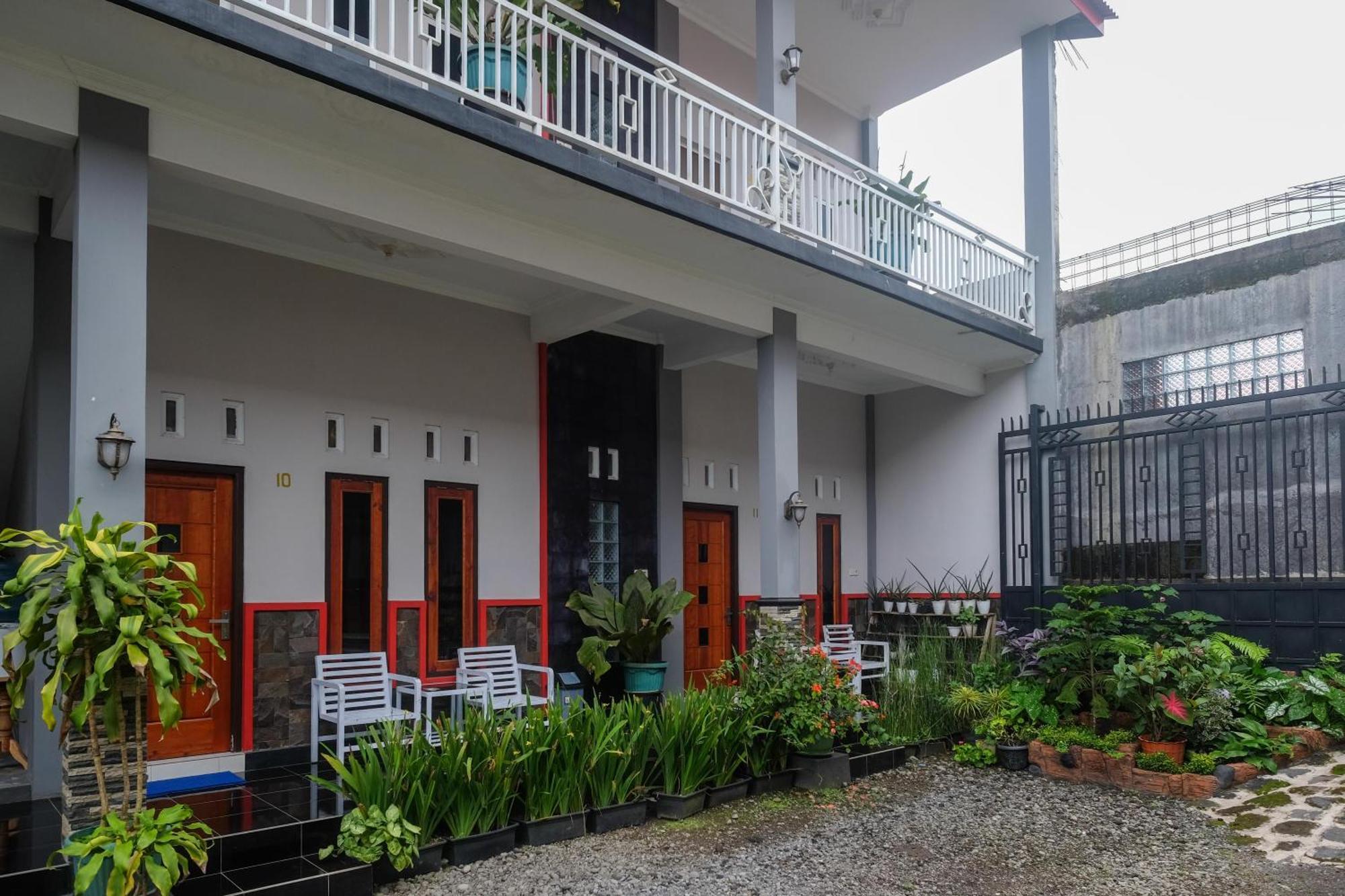 Reddoorz At Jalan Dieng 3 Wonosobo Exterior photo