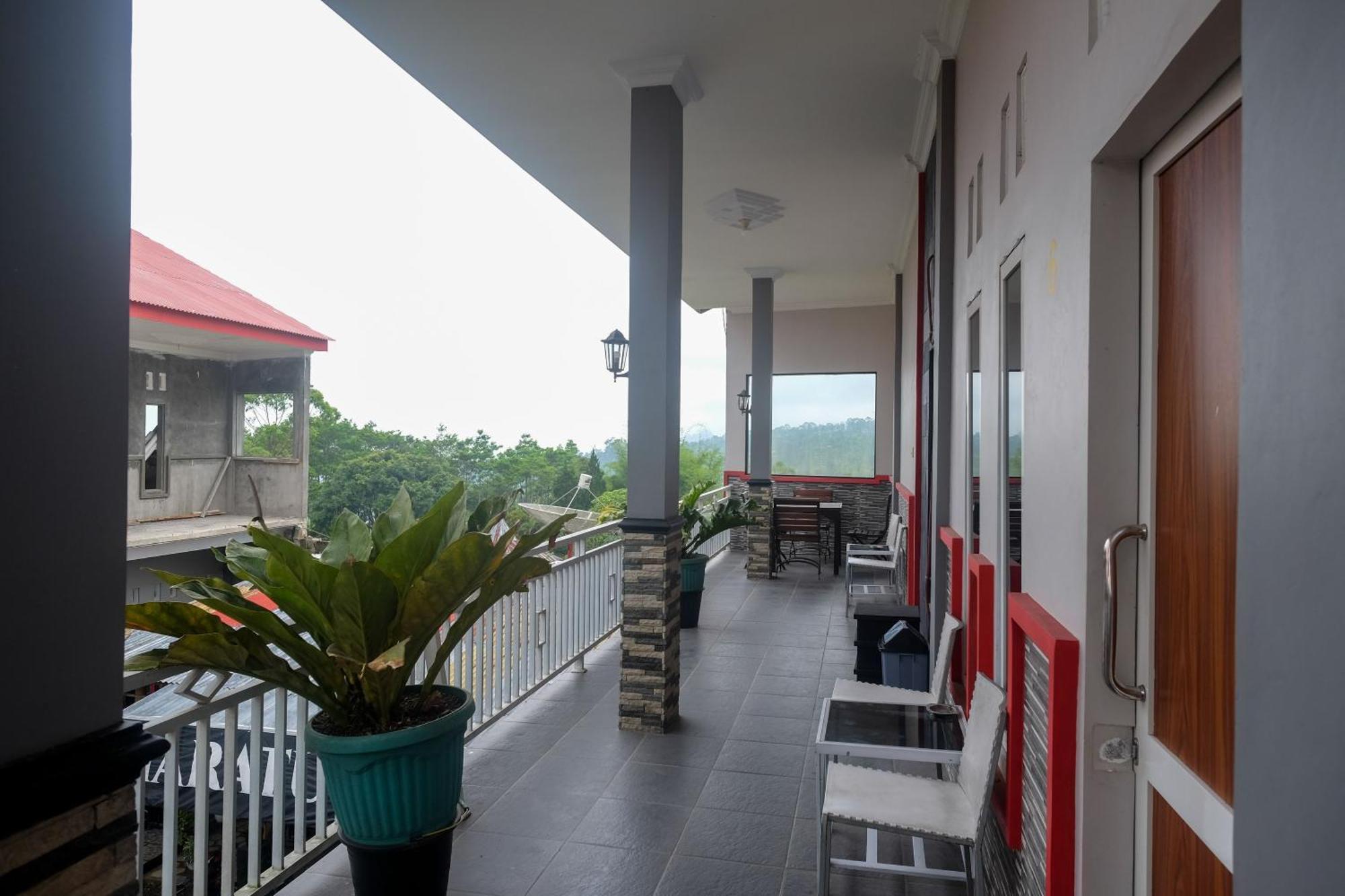 Reddoorz At Jalan Dieng 3 Wonosobo Exterior photo
